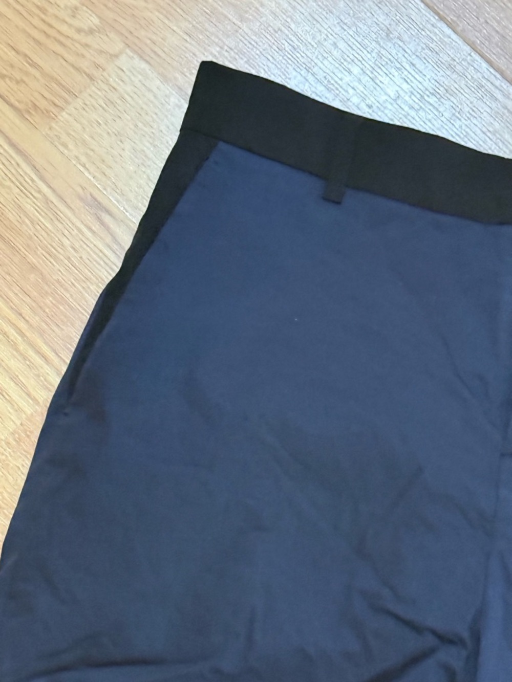Elie Tahari Navy Flat-Front Men's Shorts with Black Waistband - Picture 3 of 10